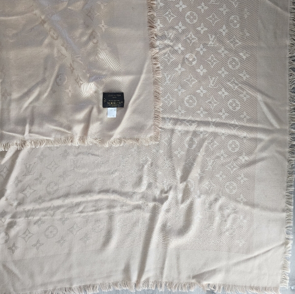 Auth Louis Vuitton Biege/Cream Monogram Stole Shawl - Picture 8 of 10